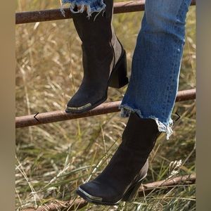 Brand new Falon boots